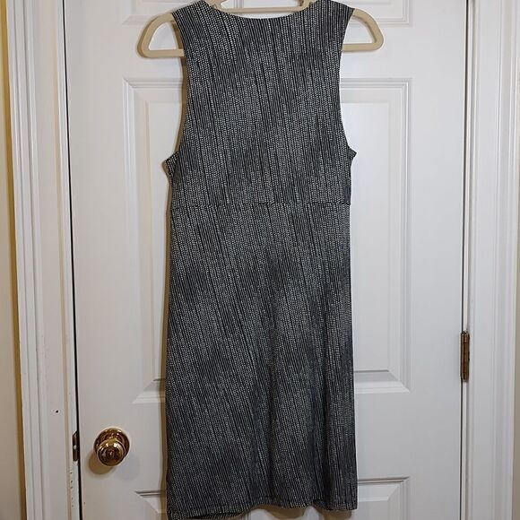 Athleta La Palma Dress Tulip Edge Hem Black White UPF 50+ Size M - Picture 7 of 8